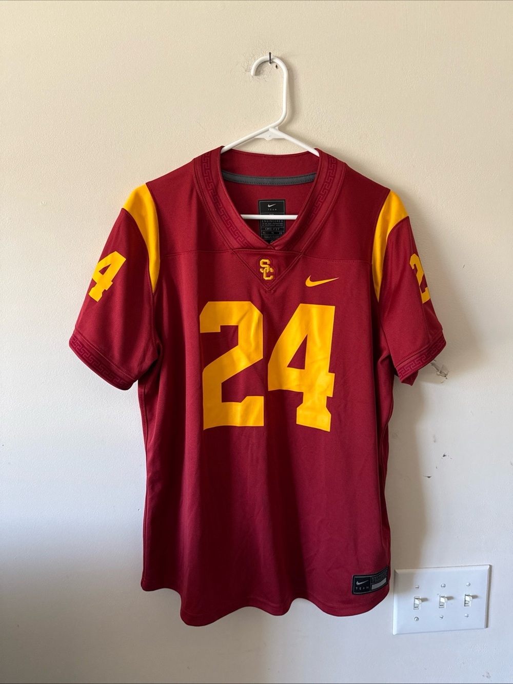 Boy’s Nike USC Trojans #24 NCAA Football Jersey Sz Youth XL - Red RARE